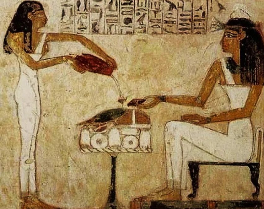 La importancia de la mujer en la elaboración de cerveza en Egipto con mujeres sirviendo cerveza