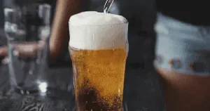 Degustar cerveza artesanal